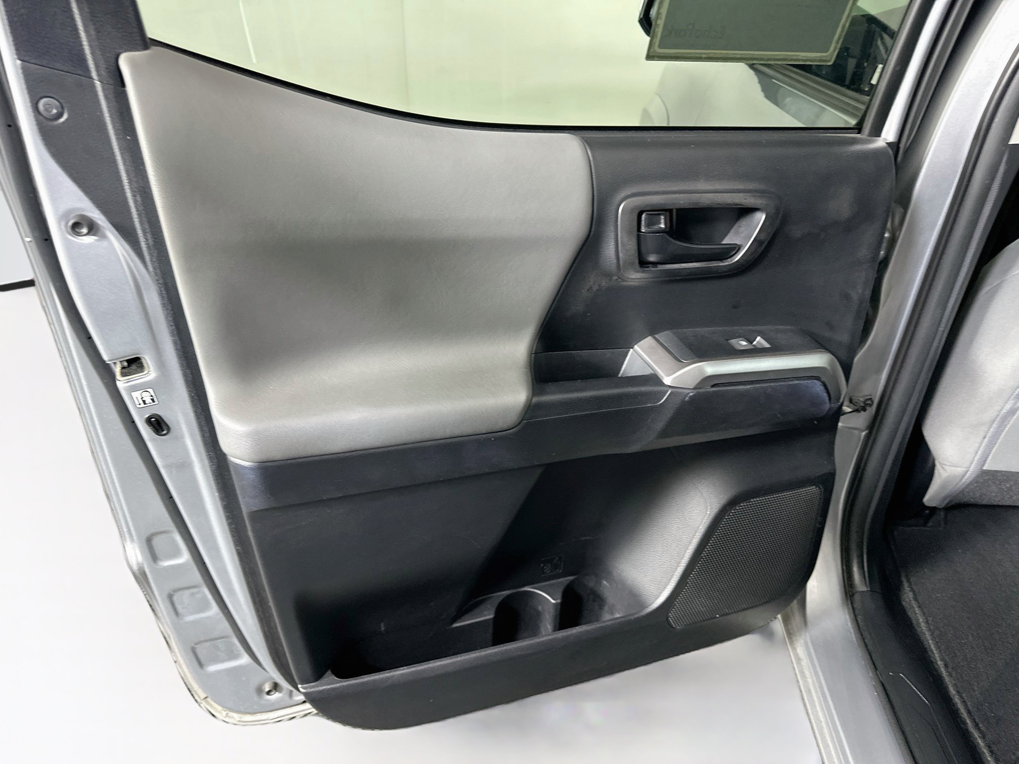 Used 2019 Toyota Tacoma SR5 RWD image 24