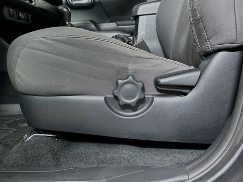 Used 2018 Toyota Tacoma TRD Sport image 23