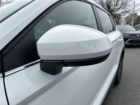 New 2026 Volkswagen Taos SE image 10