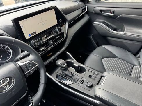 Certified 2023 Toyota Highlander XSE image 18