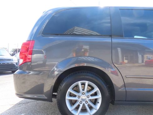 Used 2016 Dodge Grand Caravan SXT w/ Quick Order Package 29G SXT FWD image 23