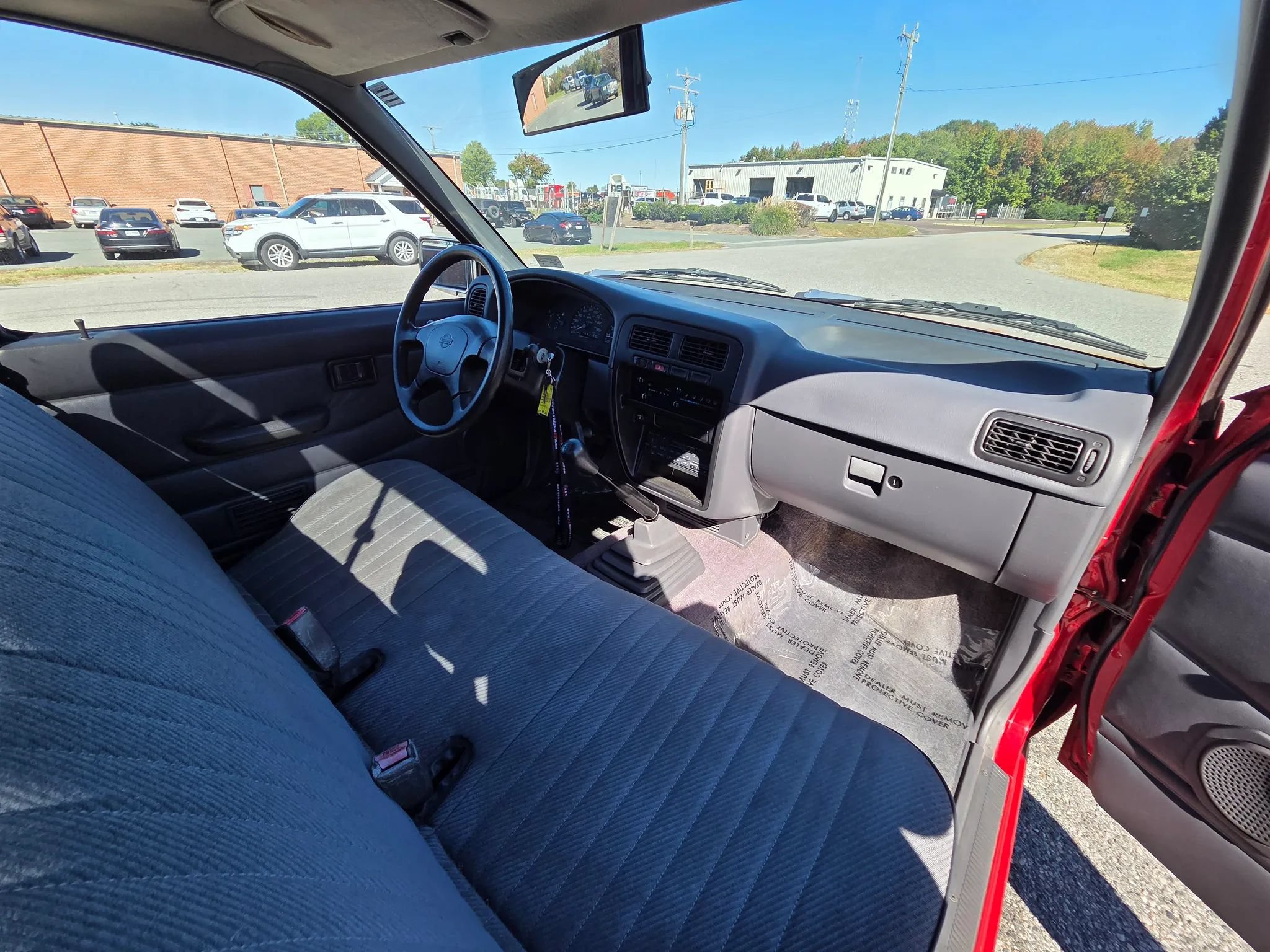 Used 1995 Nissan Pickup 2WD Regular Cab image 11
