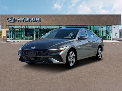 Used 2025 Hyundai Elantra SEL w/ Cargo Package