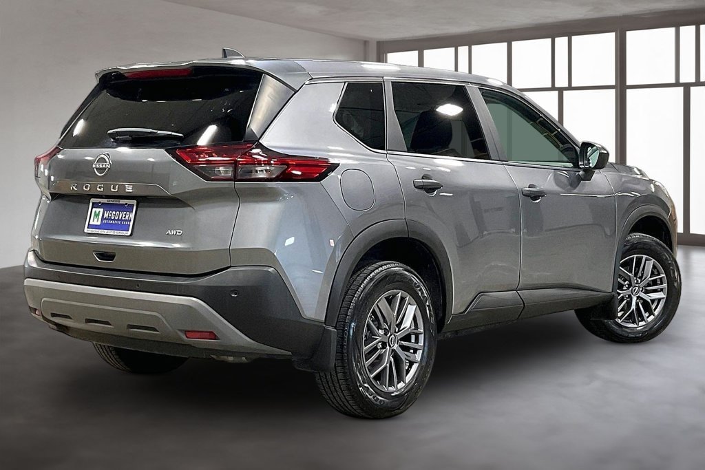 Used 2023 Nissan Rogue S AWD/4WD image 7