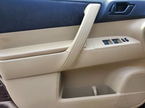 Used 2013 Toyota Highlander 4WD w/ Cold Weather Pkg image 15