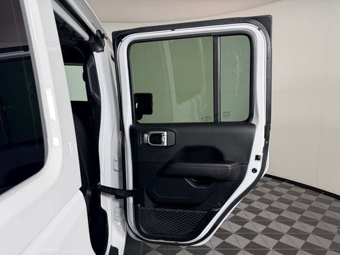 Used 2020 Jeep Wrangler Unlimited Sahara AWD/4WD image 32