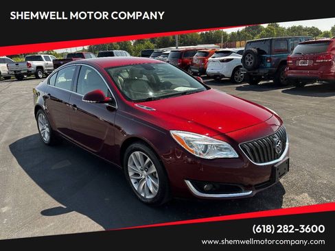 Used 2017 Buick Regal AWD image 1