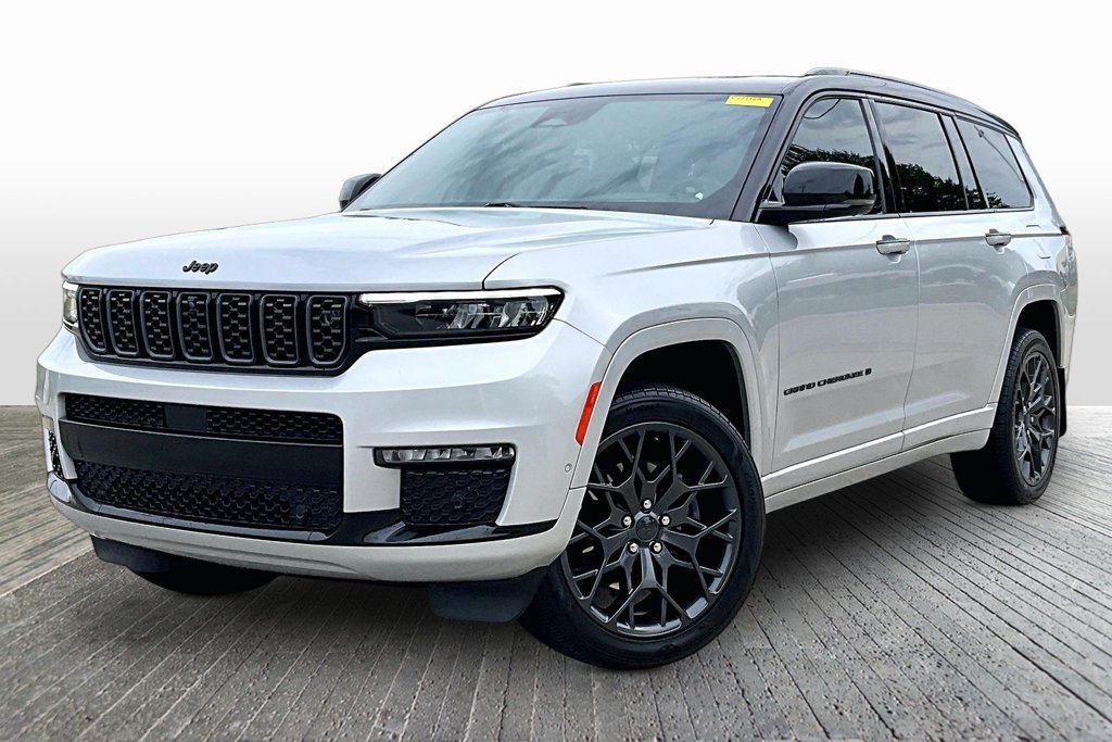 Used 2023 Jeep Grand Cherokee L Summit AWD/4WD image 3