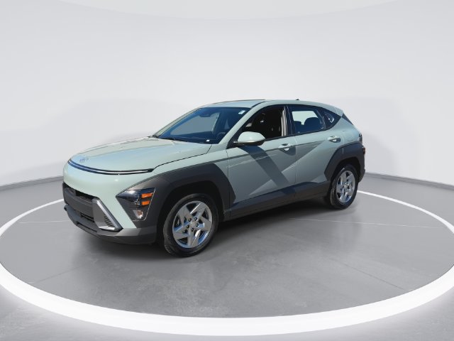 Used 2027 Hyundai Kona SE FWD image 4