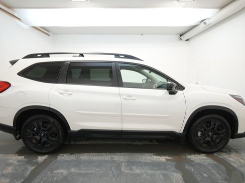 Used 2024 Subaru Ascent Onyx Edition image 10