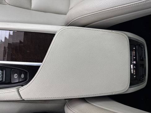 Used 2017 Volvo XC90 T6 Momentum w/ Vision Package AWD/4WD image 31
