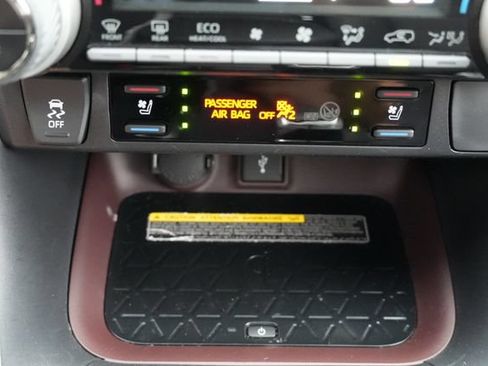 Used 2021 Toyota RAV4 Limited AWD/4WD image 37