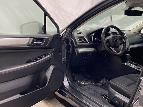 Used 2018 Subaru Outback 2.5i Premium image 11