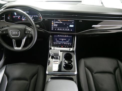 Used 2021 Audi Q8 Prestige w/ Prestige Package image 10