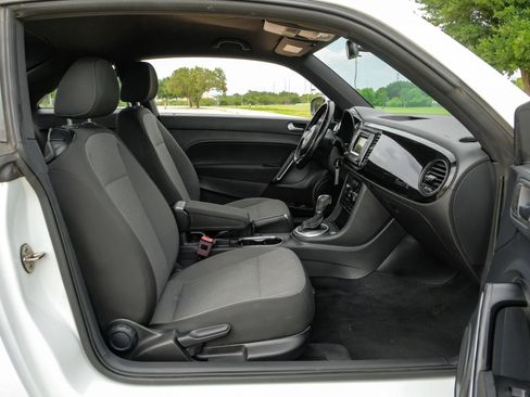 Used 2018 Volkswagen Beetle 2.0T S FWD image 28