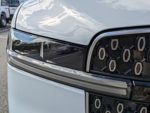 New 2026 Lincoln Navigator L Premier AWD/4WD image 10