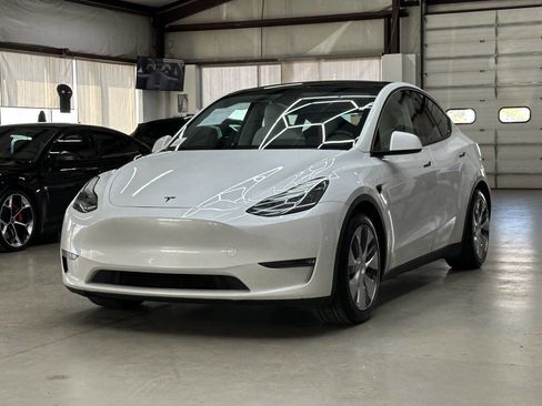 Used 2020 Tesla Model Y Performance image 5