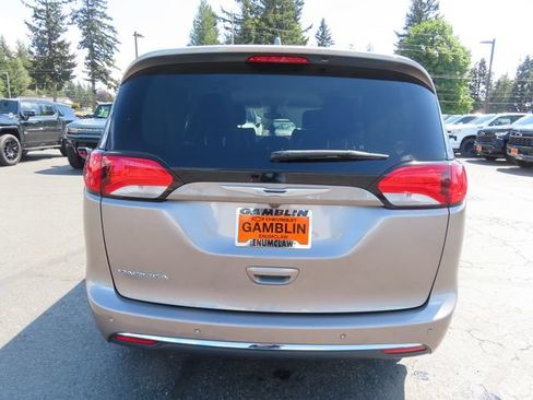 Used 2017 Chrysler Pacifica Touring-L FWD image 7