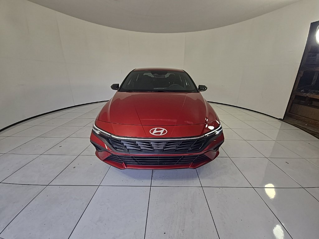Certified 2025 Hyundai Elantra SEL FWD image 2