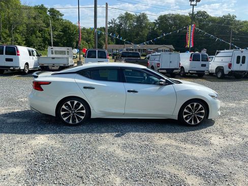 Used 2017 Nissan Maxima SR image 4