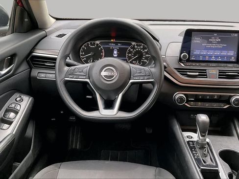 Used 2025 Nissan Altima 2.5 SV FWD image 5