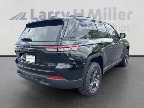 New 2025 Jeep Grand Cherokee Trailhawk image 8