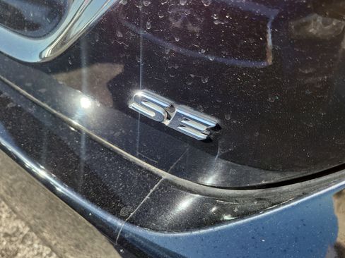 Used 2022 Toyota Camry SE image 10