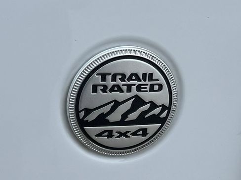 Used 2018 Jeep Wrangler Unlimited Sahara AWD/4WD image 2