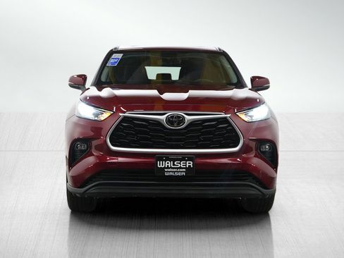 Used 2021 Toyota Highlander XLE image 8