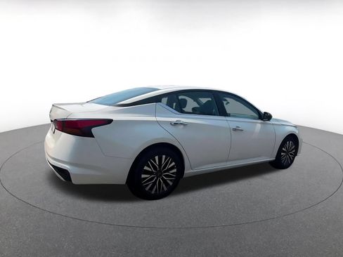 Used 2025 Nissan Altima 2.5 SV FWD image 13