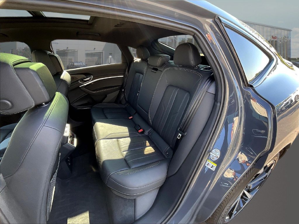 Used 2024 Audi Q8 e-tron Premium Plus AWD/4WD image 24