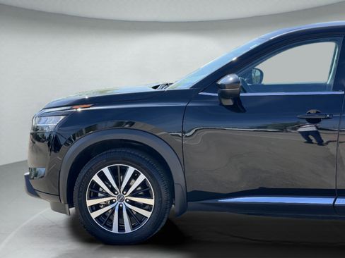 Used 2024 Nissan Pathfinder Platinum image 10