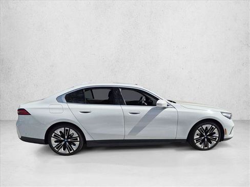 Certified 2024 BMW i5 eDrive40i w/ M Sport Package RWD image 4