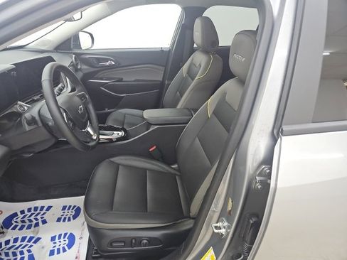 Used 2025 Chevrolet Trax ACTIV w/ Sunroof Package image 2