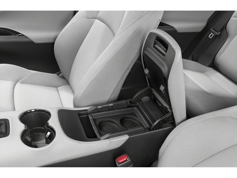 Used 2024 Toyota Venza LE AWD/4WD image 9