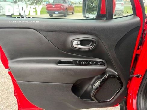 Used 2020 Jeep Renegade Altitude AWD/4WD image 10