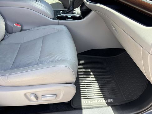 Used 2016 Toyota Highlander Limited Platinum image 24