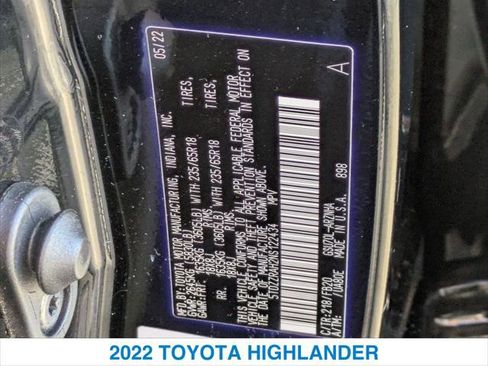 Used 2022 Toyota Highlander LE image 26