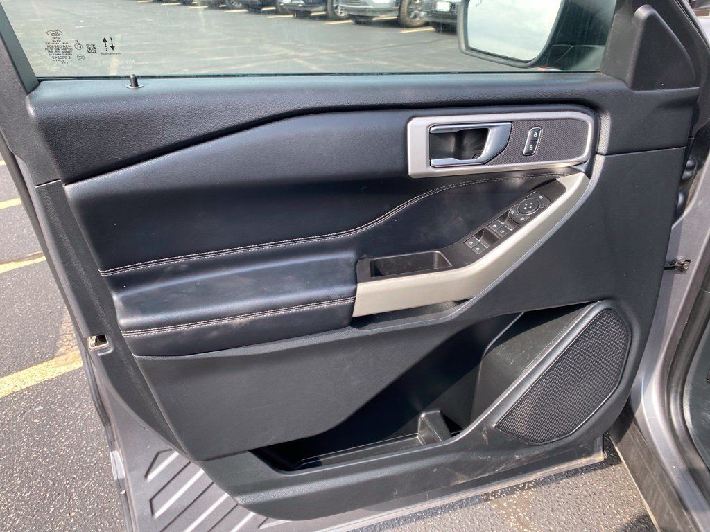 Used 2021 Ford Explorer XLT w/ Equipment Group 202A AWD/4WD image 13