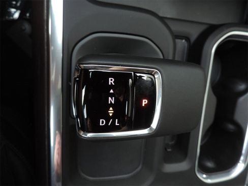 New 2026 GMC Sierra 1500 SLT image 24