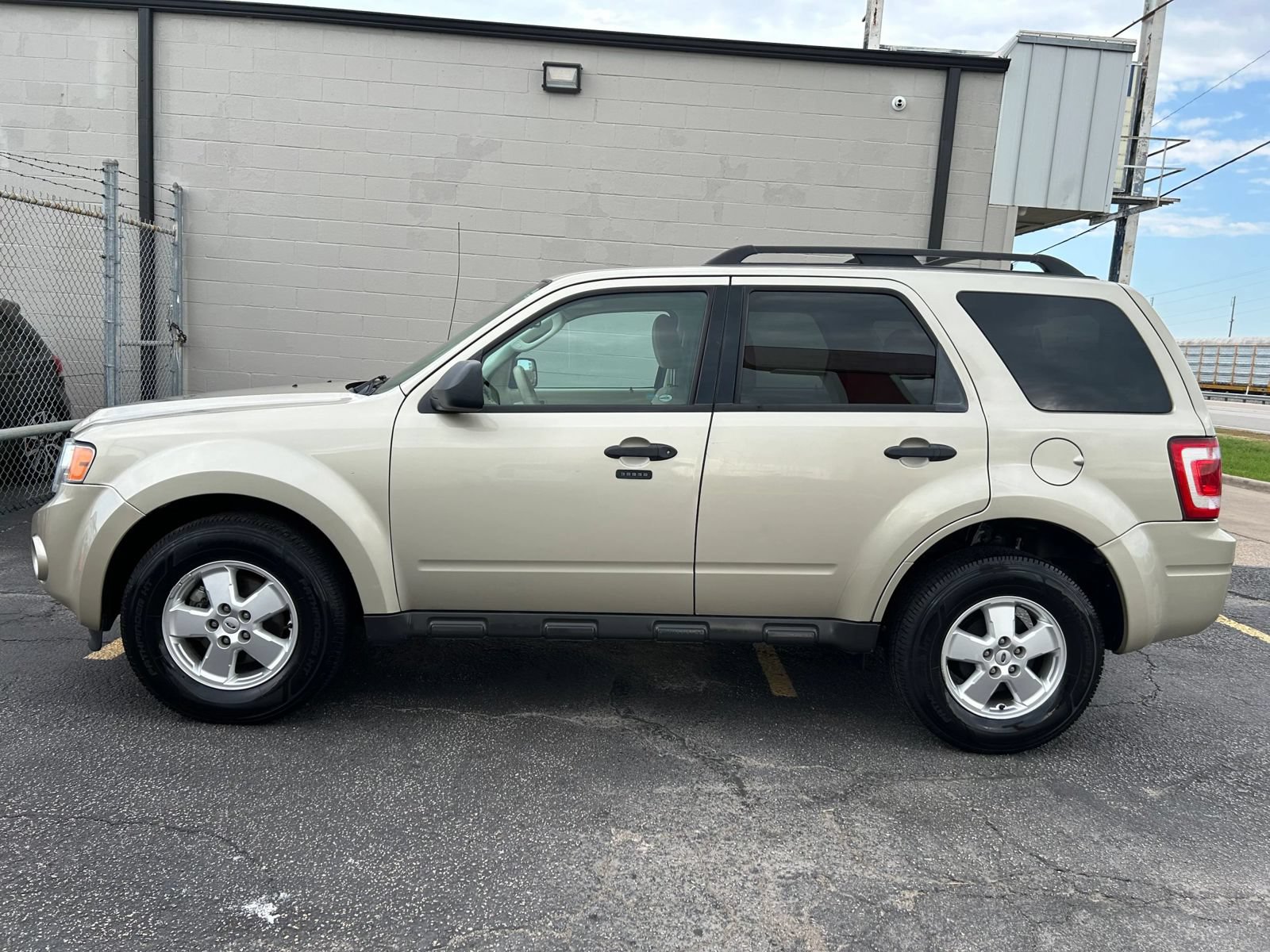 Used 2011 Ford Escape XLT w/ 203A Rapid Spec Order Code FWD image 3