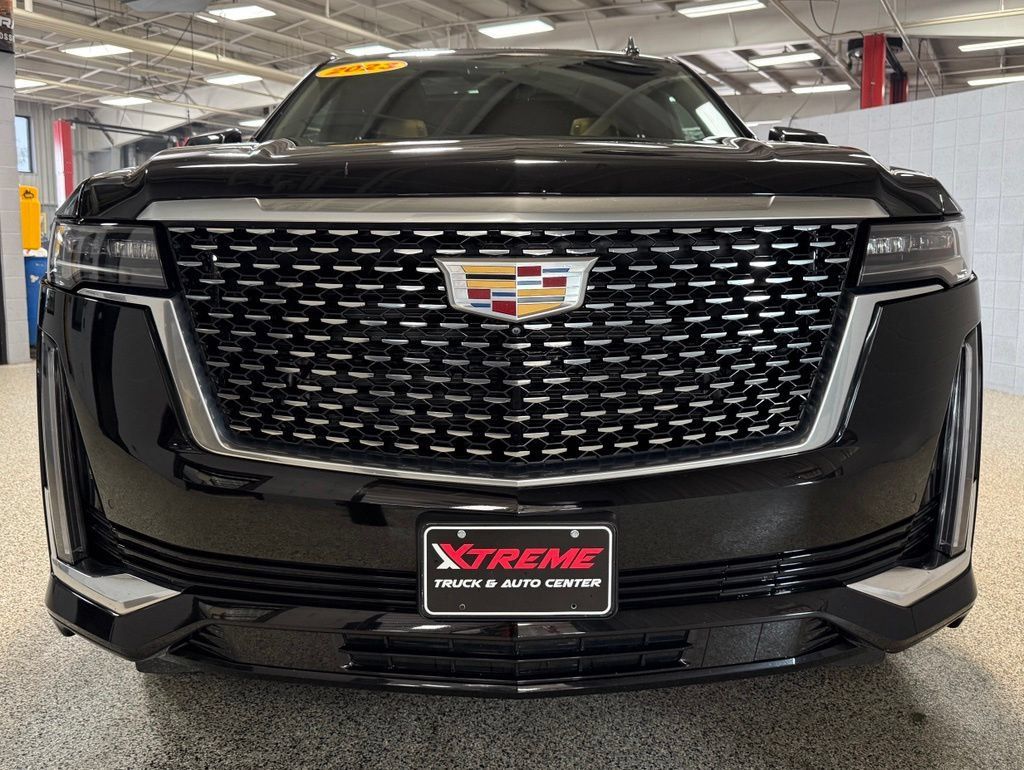 Used 2023 Cadillac Escalade Premium Luxury AWD/4WD image 2