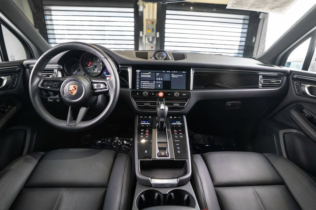 Certified 2026 Porsche Macan AWD/4WD image 15