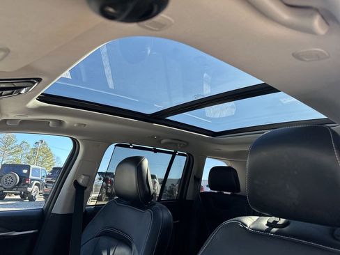 Used 2023 Jeep Grand Cherokee Limited w/ Luxury Tech Group II image 34