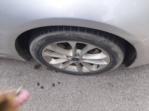 Used 2019 Ford Fusion SE image 3