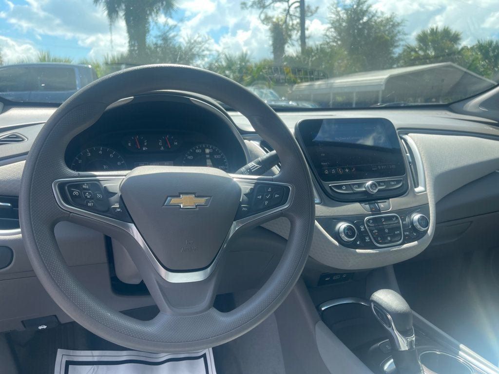 Used 2025 Chevrolet Malibu LT FWD image 12