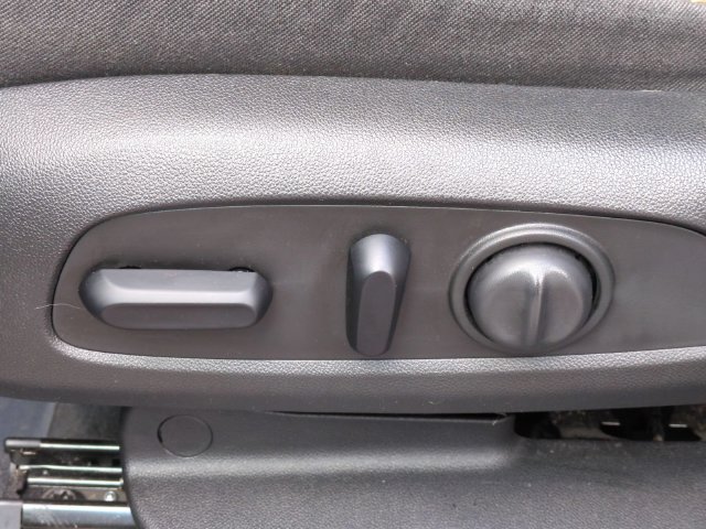 Used 2020 GMC Terrain SLE w/ Driver Convenience Package FWD image 13