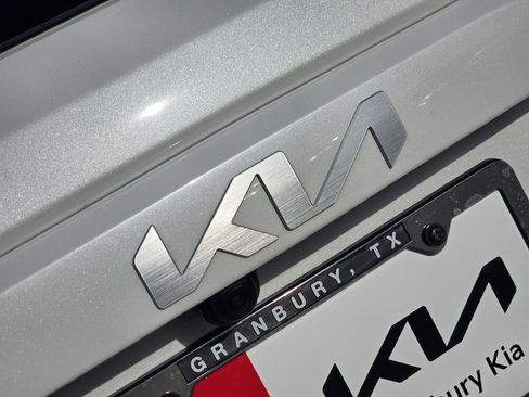 Certified 2024 Kia Niro Wave image 9