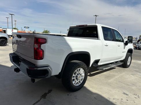 Used 2024 Chevrolet Silverado 2500 LT AWD/4WD image 7
