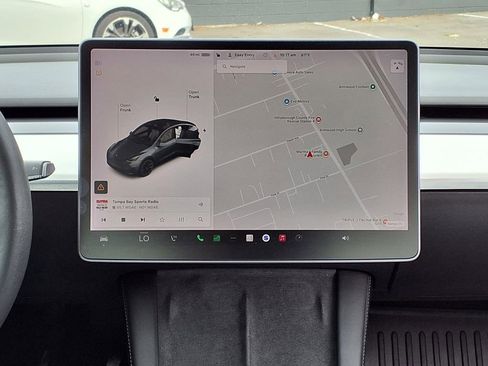 Used 2022 Tesla Model Y Long Range AWD/4WD image 25